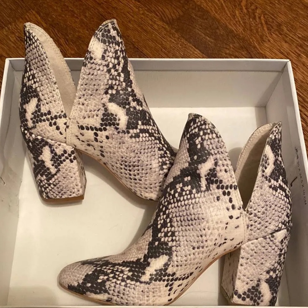 Steve Madden Rookie Bootie in Natural Snake Print